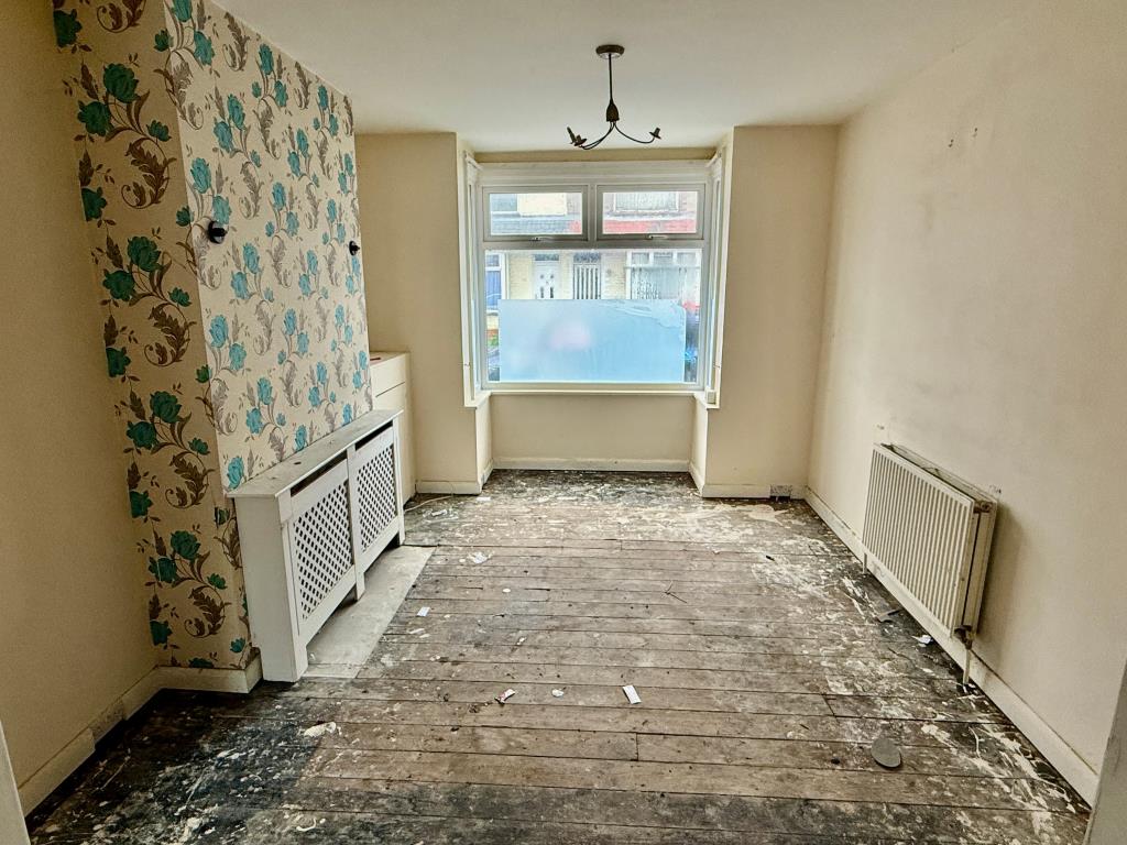 Lot: 112 - MID-TERRACED HOUSE FOR REFURBISHMENT - Living room
